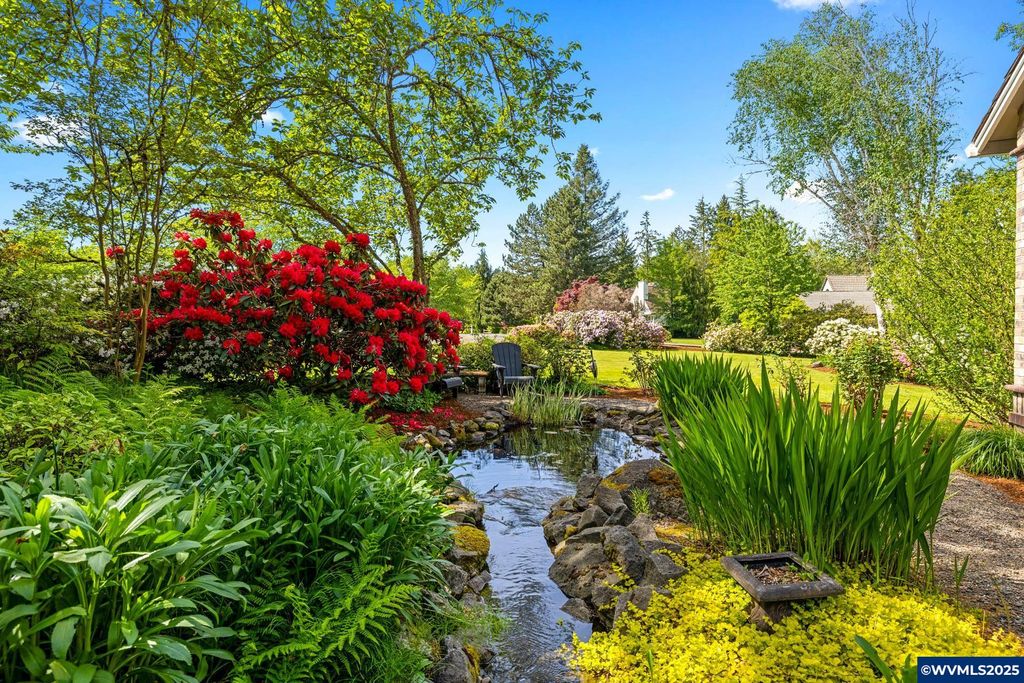 Image 5 of property listing at 4509 NE Blue Heron Ct, Newberg, OR 97132