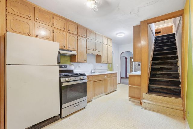 1014 W 6th Street, Waterloo, IA 50702