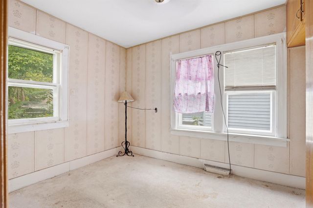 1014 W 6th Street, Waterloo, IA 50702