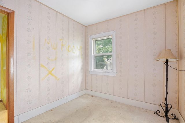 1014 W 6th Street, Waterloo, IA 50702