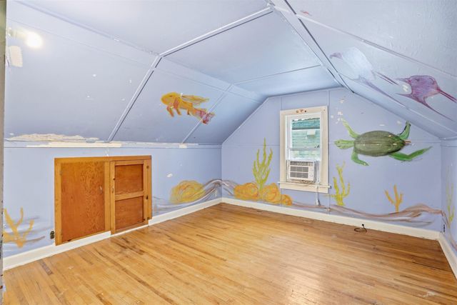 1014 W 6th Street, Waterloo, IA 50702