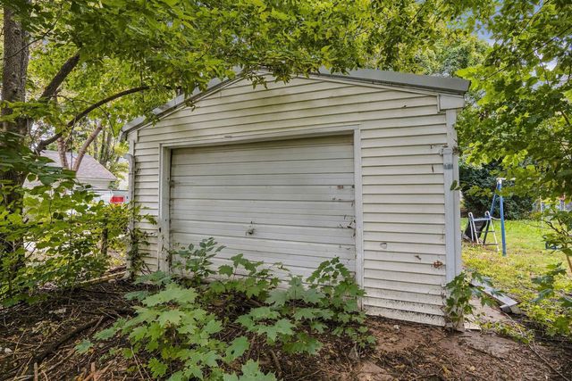 1014 W 6th Street, Waterloo, IA 50702