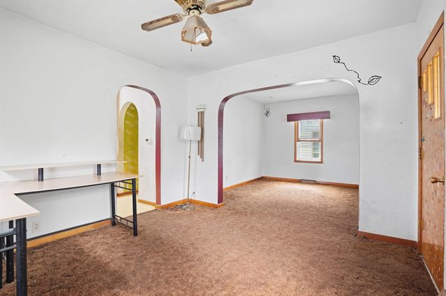 1014 W 6th Street, Waterloo, IA 50702