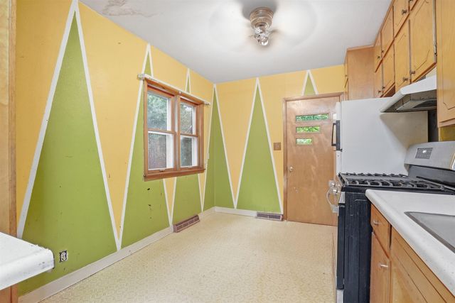 1014 W 6th Street, Waterloo, IA 50702