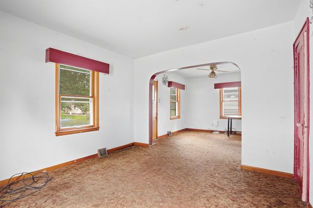 1014 W 6th Street, Waterloo, IA 50702