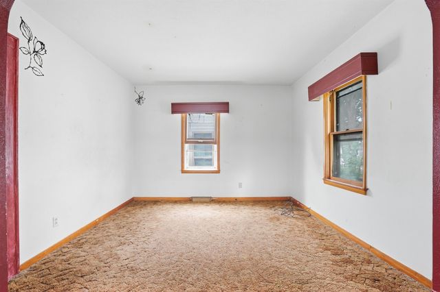 1014 W 6th Street, Waterloo, IA 50702