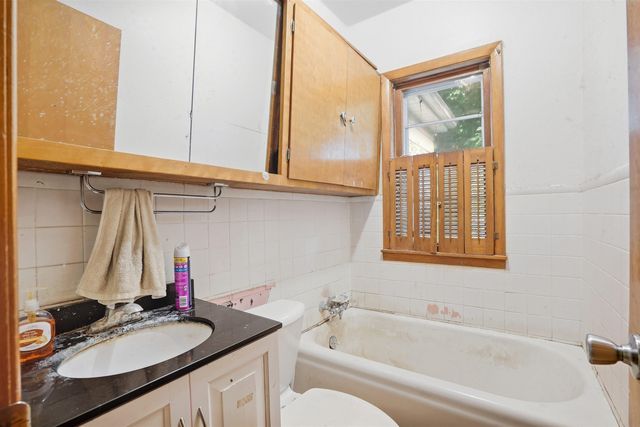 1014 W 6th Street, Waterloo, IA 50702