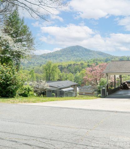 1421 Windsor Street NE, Lenoir, NC 28645