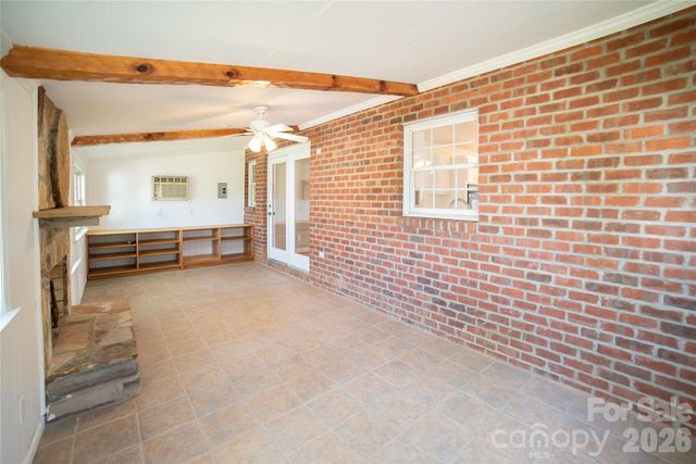 1421 Windsor Street NE, Lenoir, NC 28645