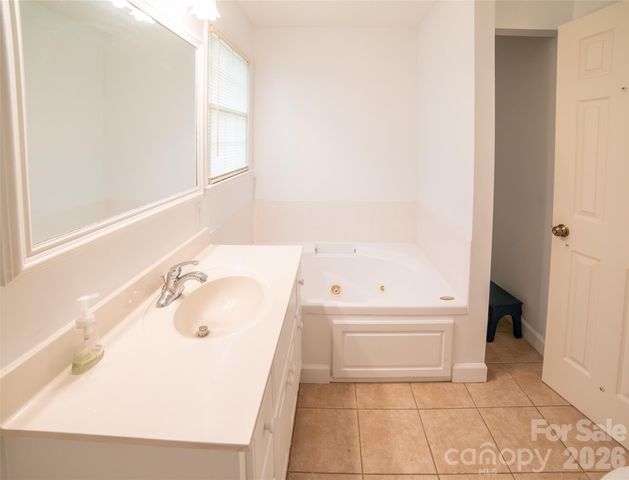 1421 Windsor Street NE, Lenoir, NC 28645