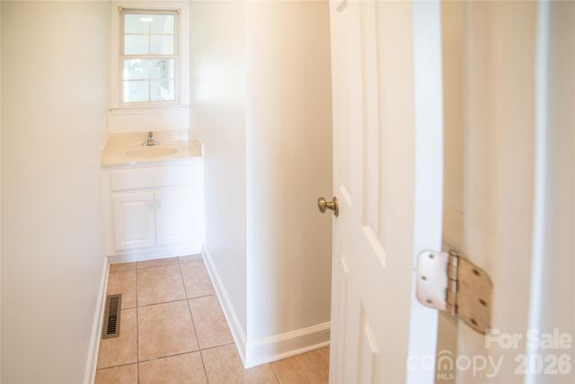 1421 Windsor Street NE, Lenoir, NC 28645