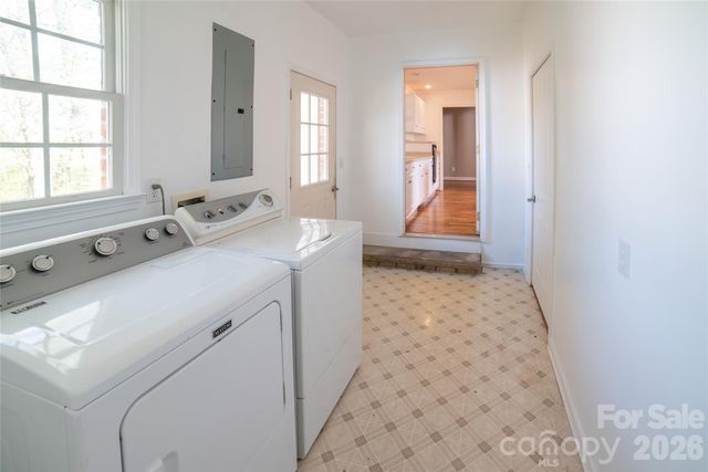 1421 Windsor Street NE, Lenoir, NC 28645