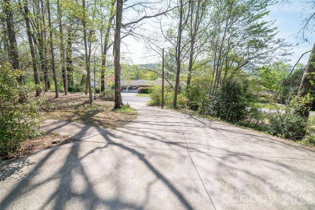 1421 Windsor Street NE, Lenoir, NC 28645