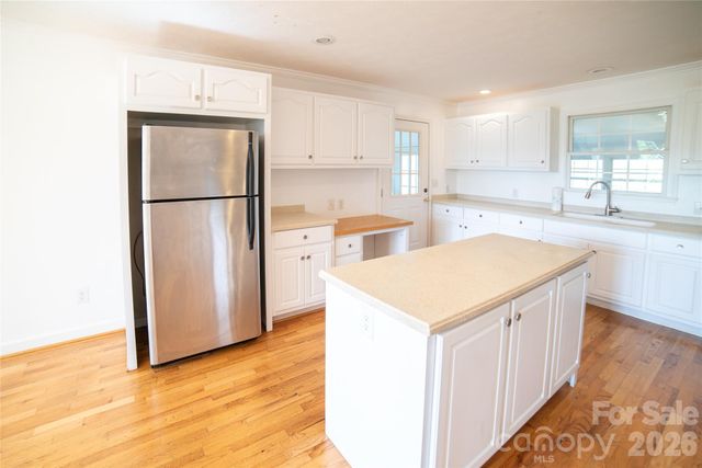 1421 Windsor Street NE, Lenoir, NC 28645