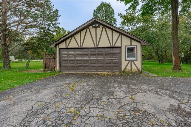 6775 Bear Ridge Road, Pendleton, NY 14094
