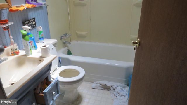 907 W BROWNING RD, Bellmawr, NJ 08031