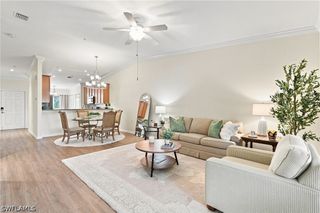 9832 Venezia CIR 1025, Naples, FL 34113