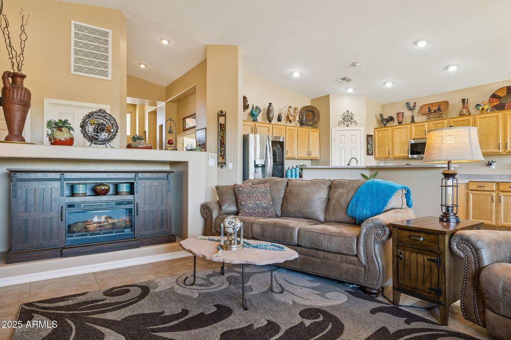 Image 10 of property listing at 6740 S FAIRWAY Drive, Gold Canyon, AZ 85118