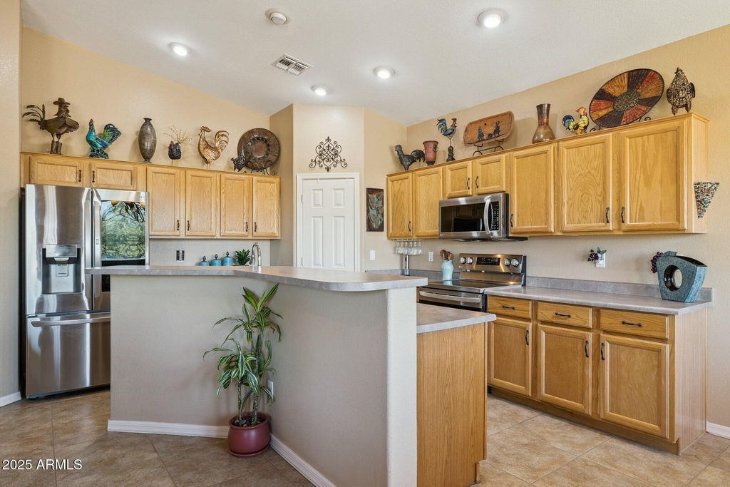 Image 14 of property listing at 6740 S FAIRWAY Drive, Gold Canyon, AZ 85118