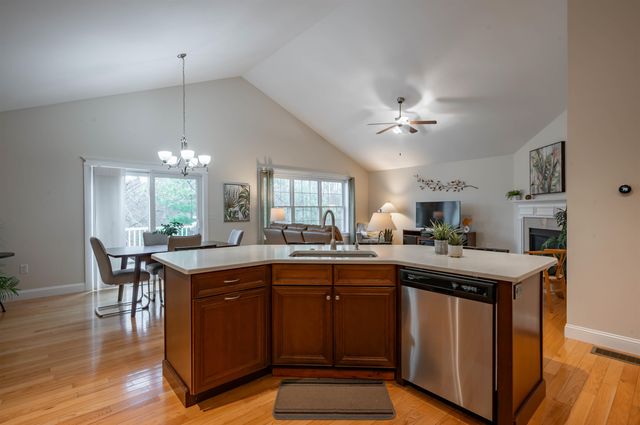 14 Weymouth Court, Hudson, NH 03051