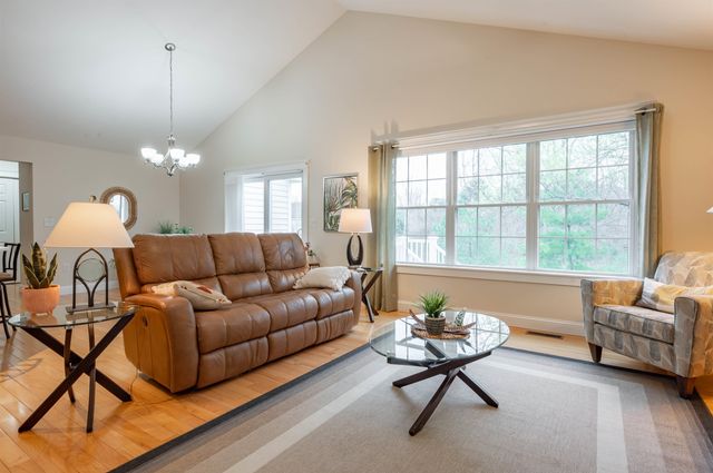 14 Weymouth Court, Hudson, NH 03051
