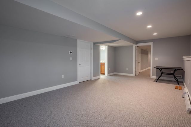 14 Weymouth Court, Hudson, NH 03051