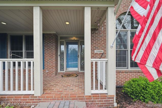 25064 Hazelnut Court, Grosse Ile, MI 48138