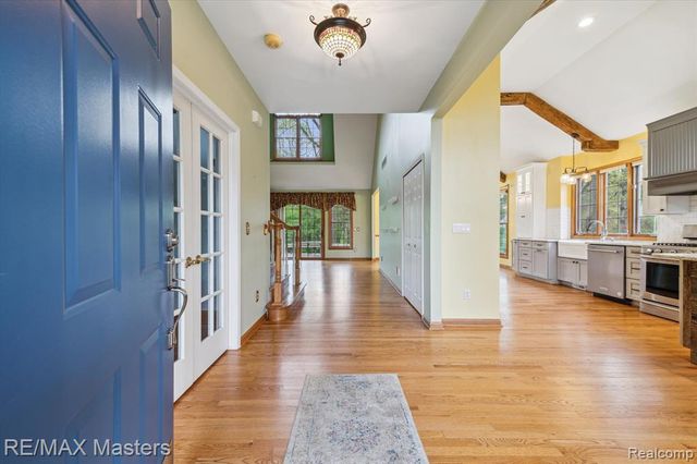 25064 Hazelnut Court, Grosse Ile, MI 48138