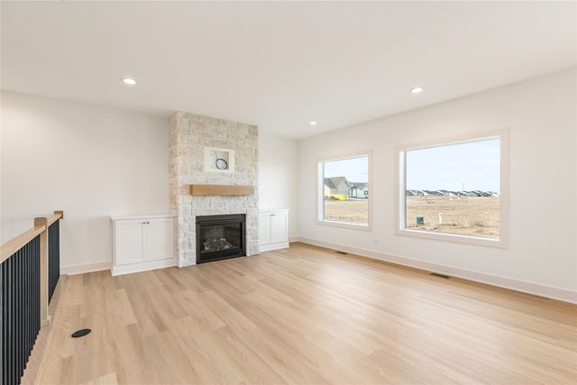 1560 NW Parkside Lane, Waukee, IA 50263