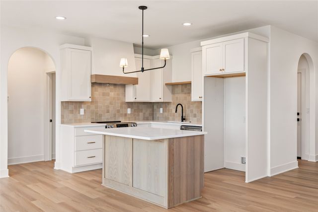 1560 NW Parkside Lane, Waukee, IA 50263