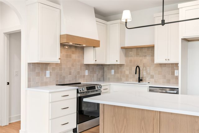 1560 NW Parkside Lane, Waukee, IA 50263