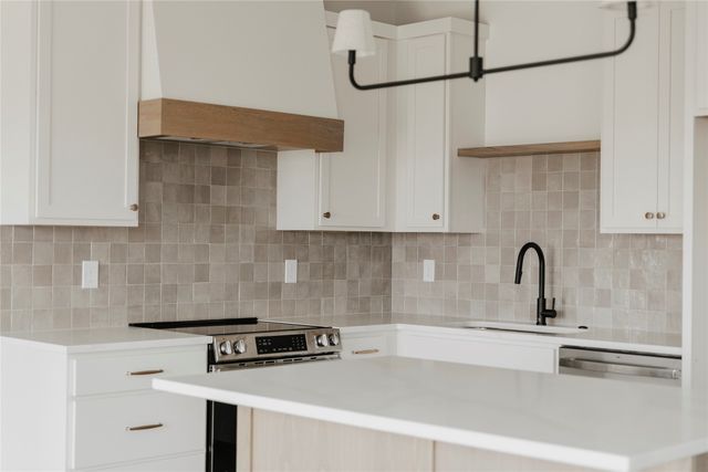 1560 NW Parkside Lane, Waukee, IA 50263