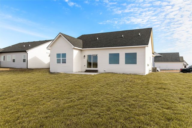 1560 NW Parkside Lane, Waukee, IA 50263