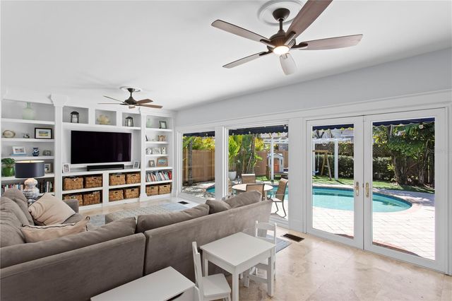 2810 W MORRISON AVENUE, Tampa, FL 33629