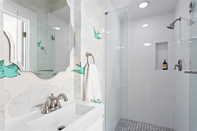 2810 W MORRISON AVENUE, Tampa, FL 33629