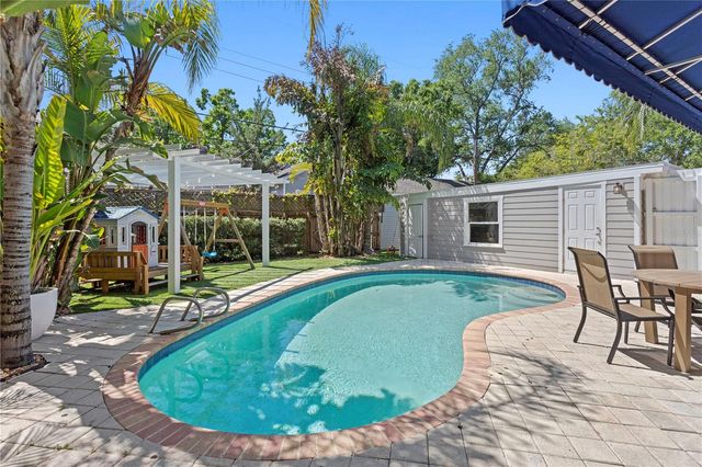 2810 W MORRISON AVENUE, Tampa, FL 33629