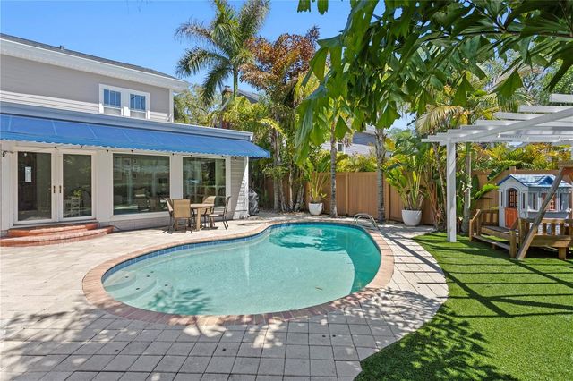 2810 W MORRISON AVENUE, Tampa, FL 33629