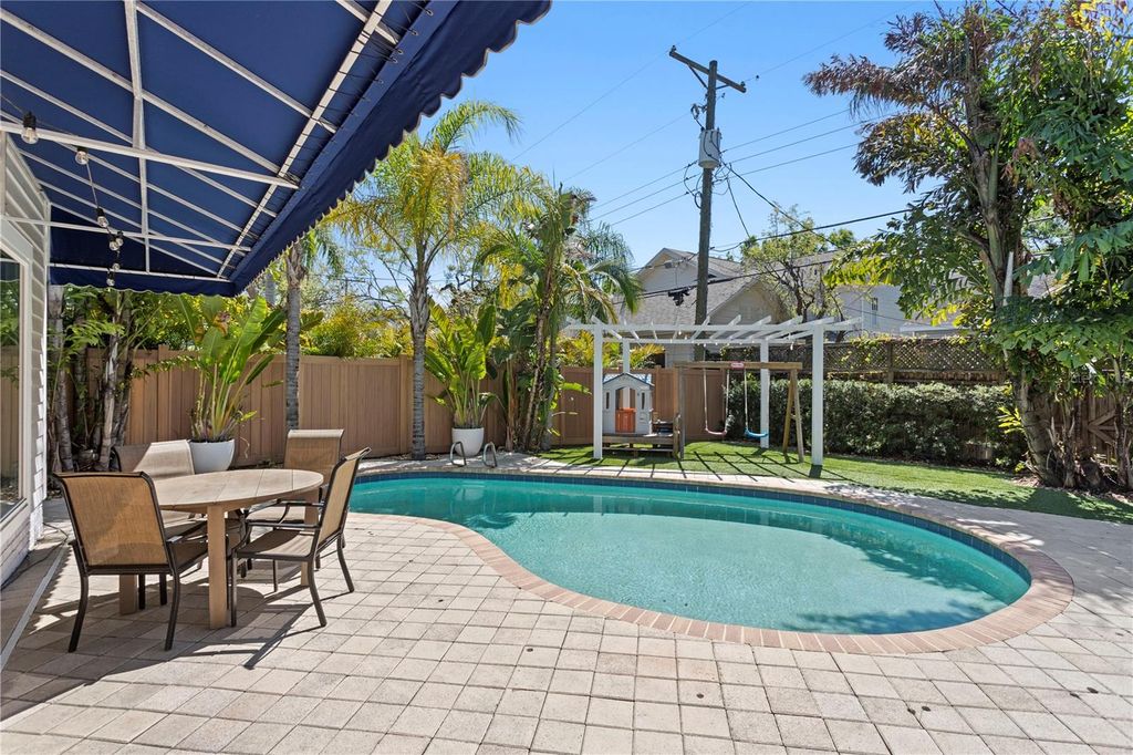 Image 2 of property listing at 2810 W MORRISON AVENUE, Tampa, FL 33629