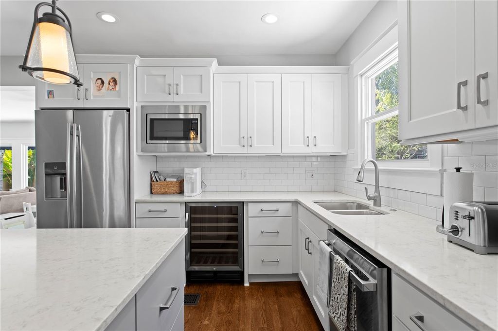 Image 16 of property listing at 2810 W MORRISON AVENUE, Tampa, FL 33629