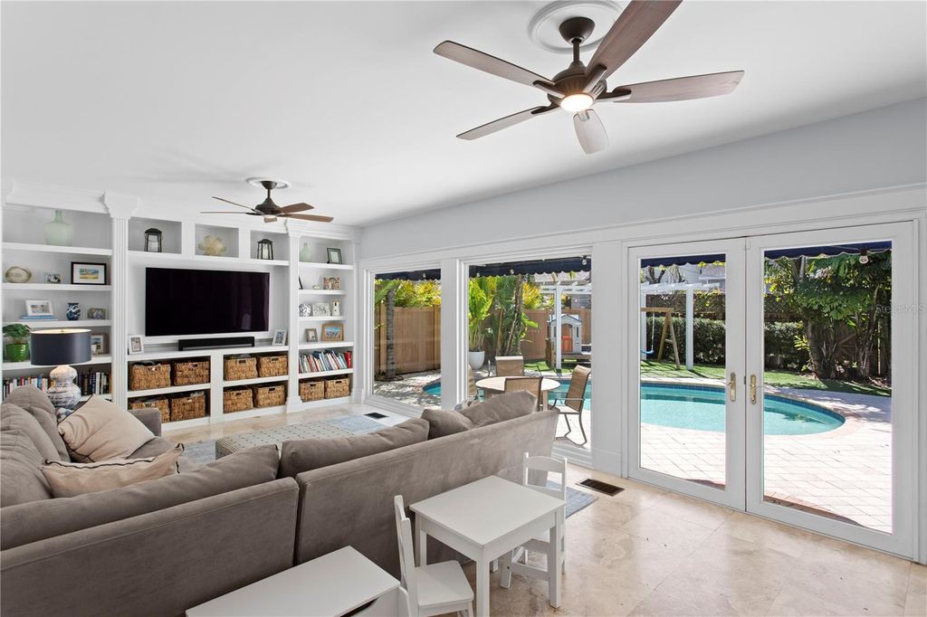 Image 19 of property listing at 2810 W MORRISON AVENUE, Tampa, FL 33629