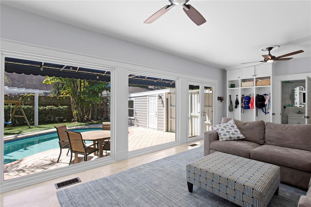 Image 21 of property listing at 2810 W MORRISON AVENUE, Tampa, FL 33629