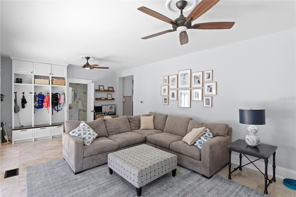 Image 23 of property listing at 2810 W MORRISON AVENUE, Tampa, FL 33629