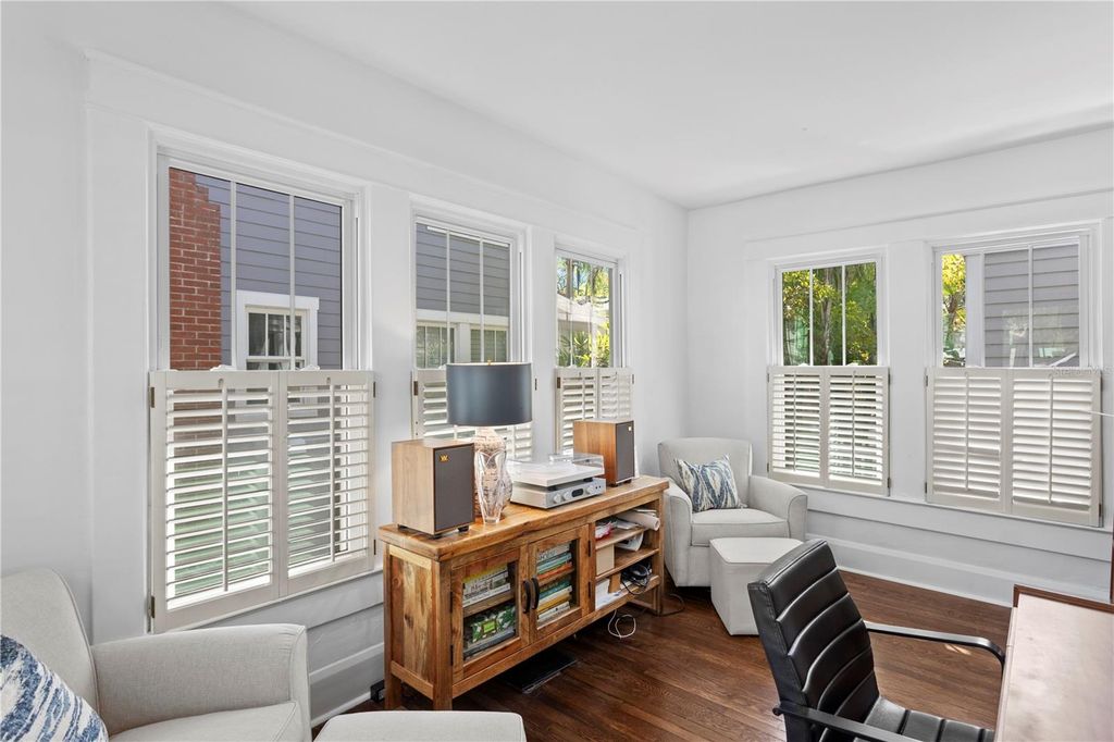 Image 26 of property listing at 2810 W MORRISON AVENUE, Tampa, FL 33629