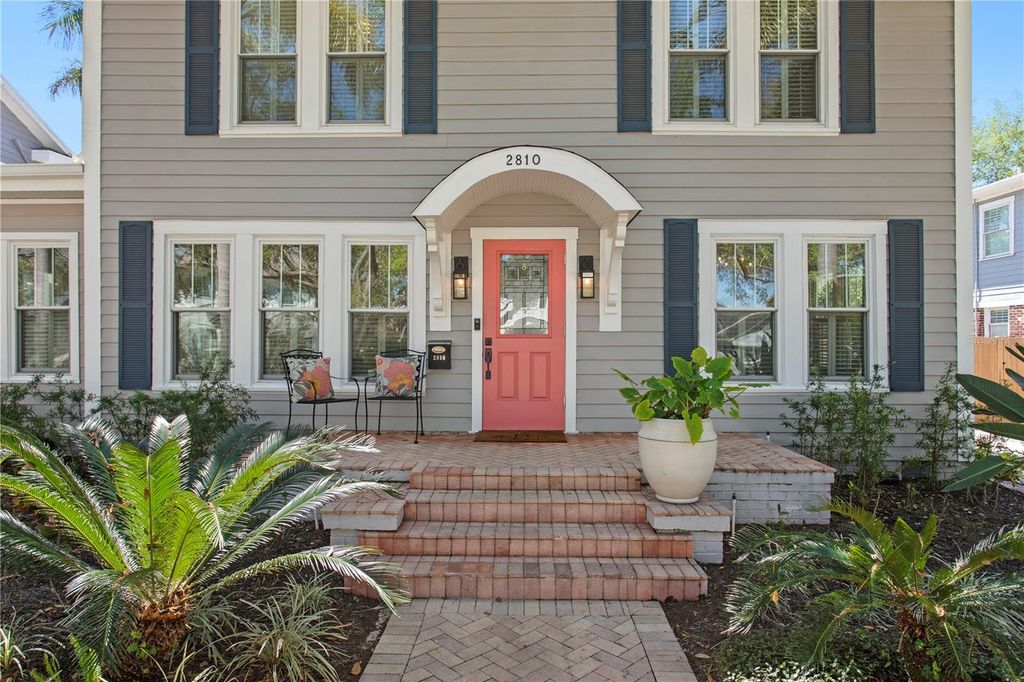 Image 4 of property listing at 2810 W MORRISON AVENUE, Tampa, FL 33629