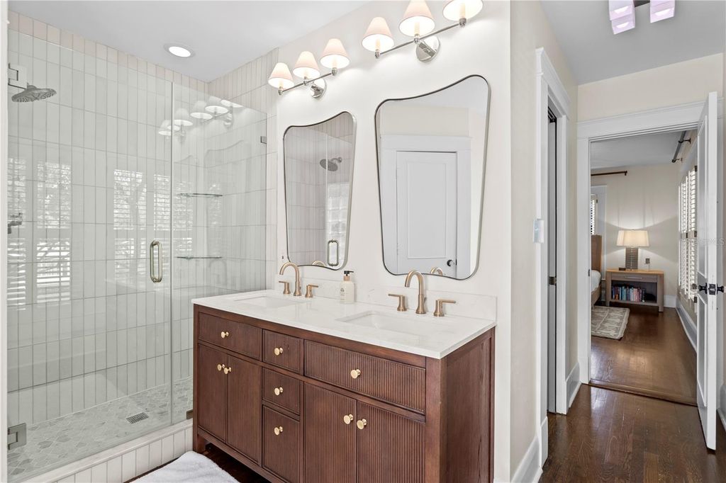 Image 31 of property listing at 2810 W MORRISON AVENUE, Tampa, FL 33629