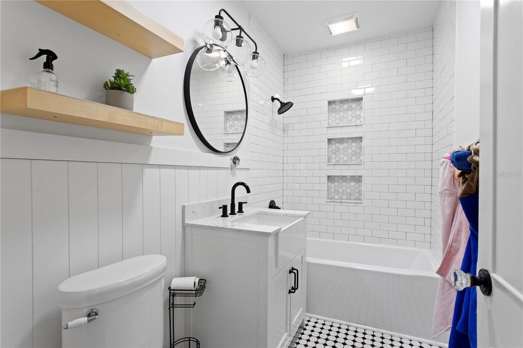 Image 36 of property listing at 2810 W MORRISON AVENUE, Tampa, FL 33629