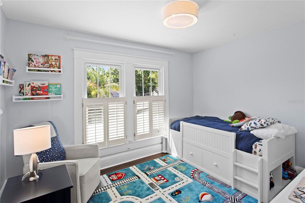 Image 37 of property listing at 2810 W MORRISON AVENUE, Tampa, FL 33629