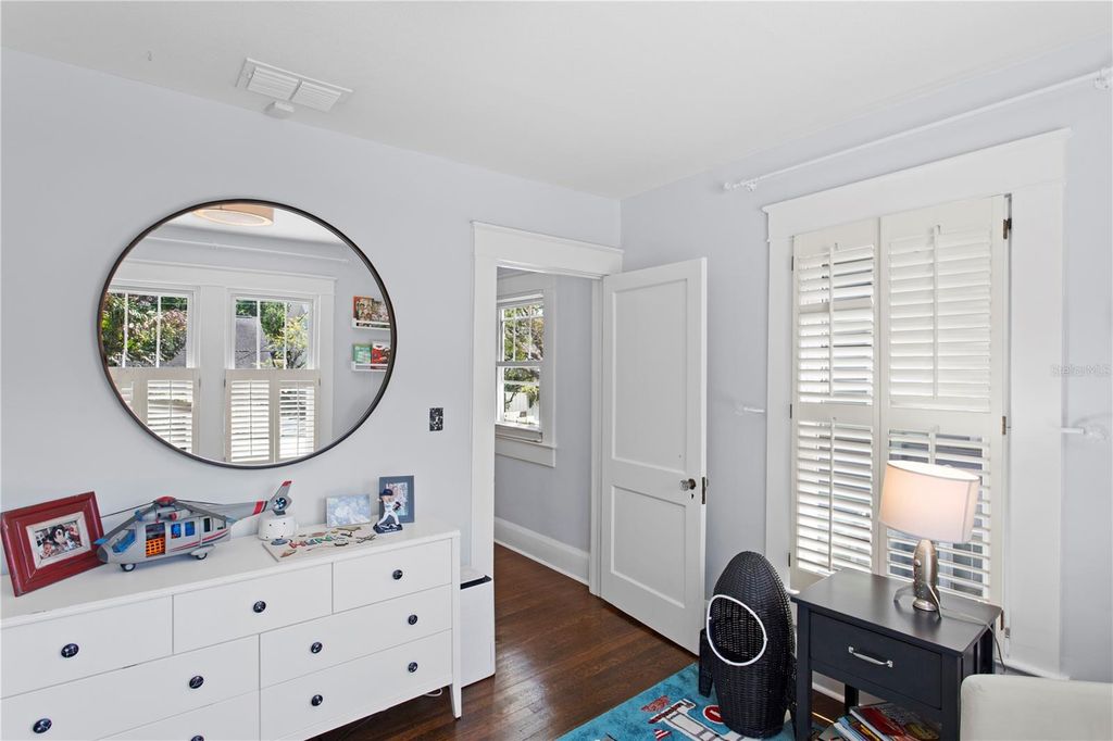 Image 38 of property listing at 2810 W MORRISON AVENUE, Tampa, FL 33629