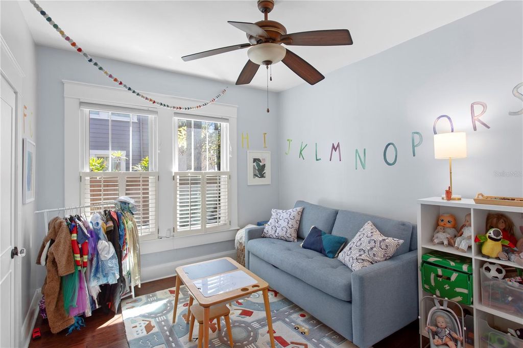 Image 39 of property listing at 2810 W MORRISON AVENUE, Tampa, FL 33629