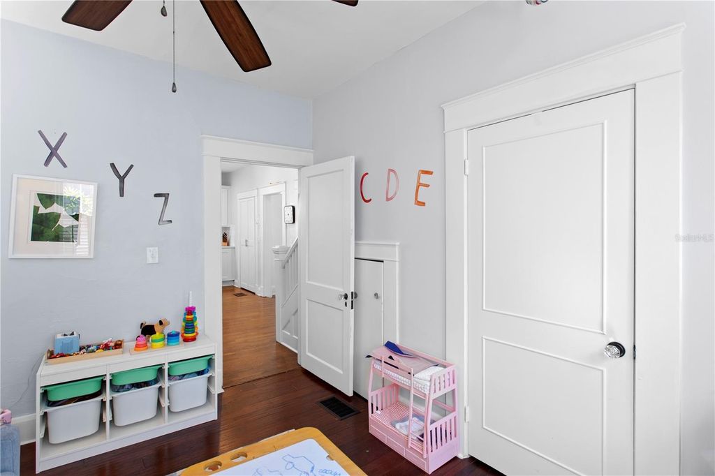 Image 40 of property listing at 2810 W MORRISON AVENUE, Tampa, FL 33629